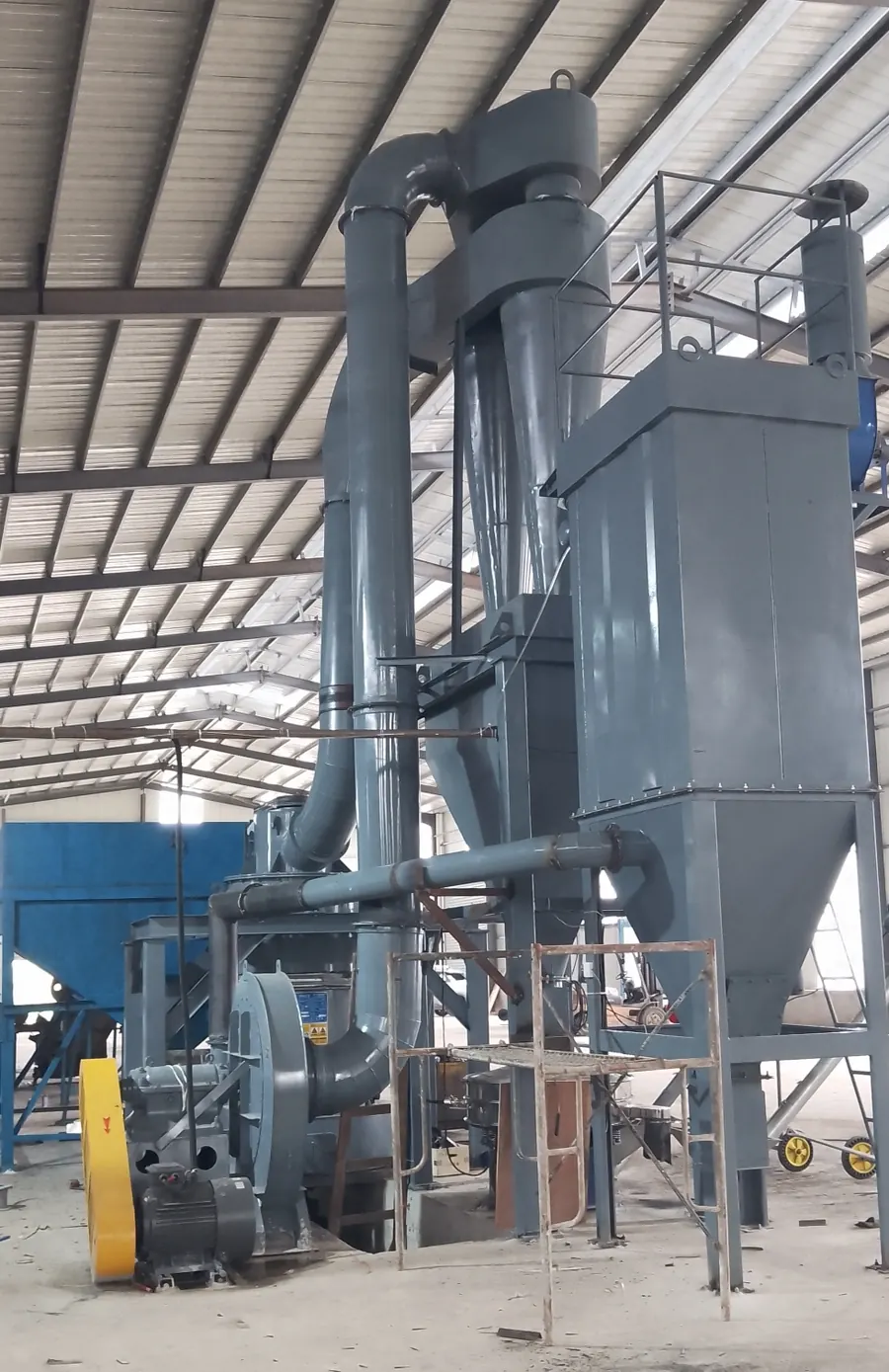 Rotary discharge valve and finished powder handling equipment of a coal grinding mill
