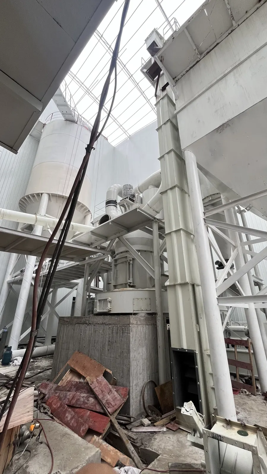 Zhengzhou aluminium ash processing project equipment supplied by the coal grinding mill manufacturer Cronus