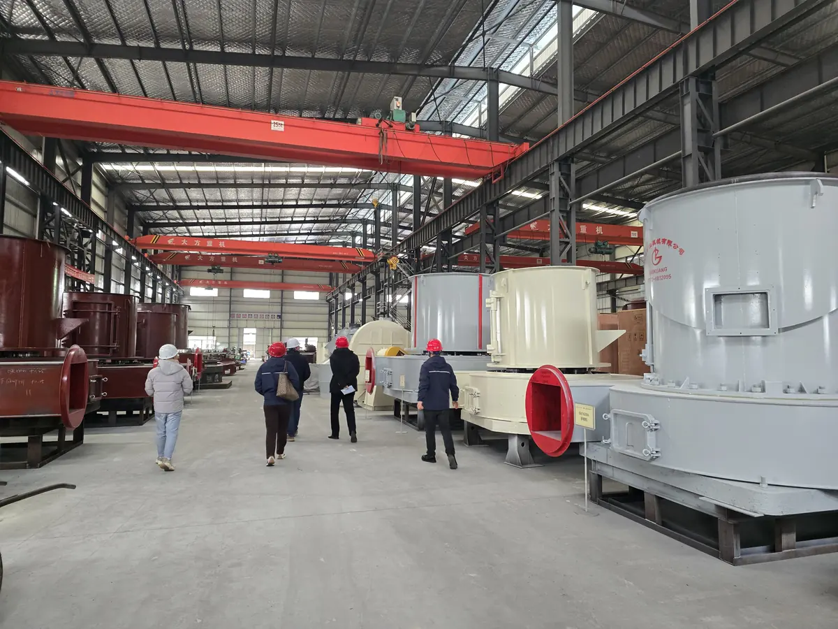 Production hall with large machining equipment for grinding mill components