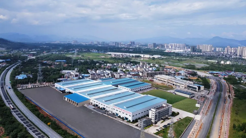 Machining workshop with CNC equipment producing coal grinding mill wear parts